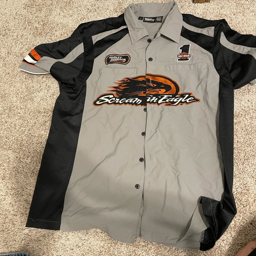 Men’s Large Button down Harley Davidson shirt.